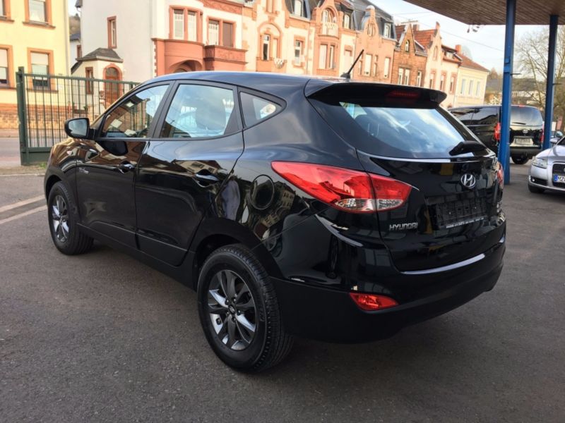 Left hand drive HYUNDAI IX 35 Finale Blue 2WD